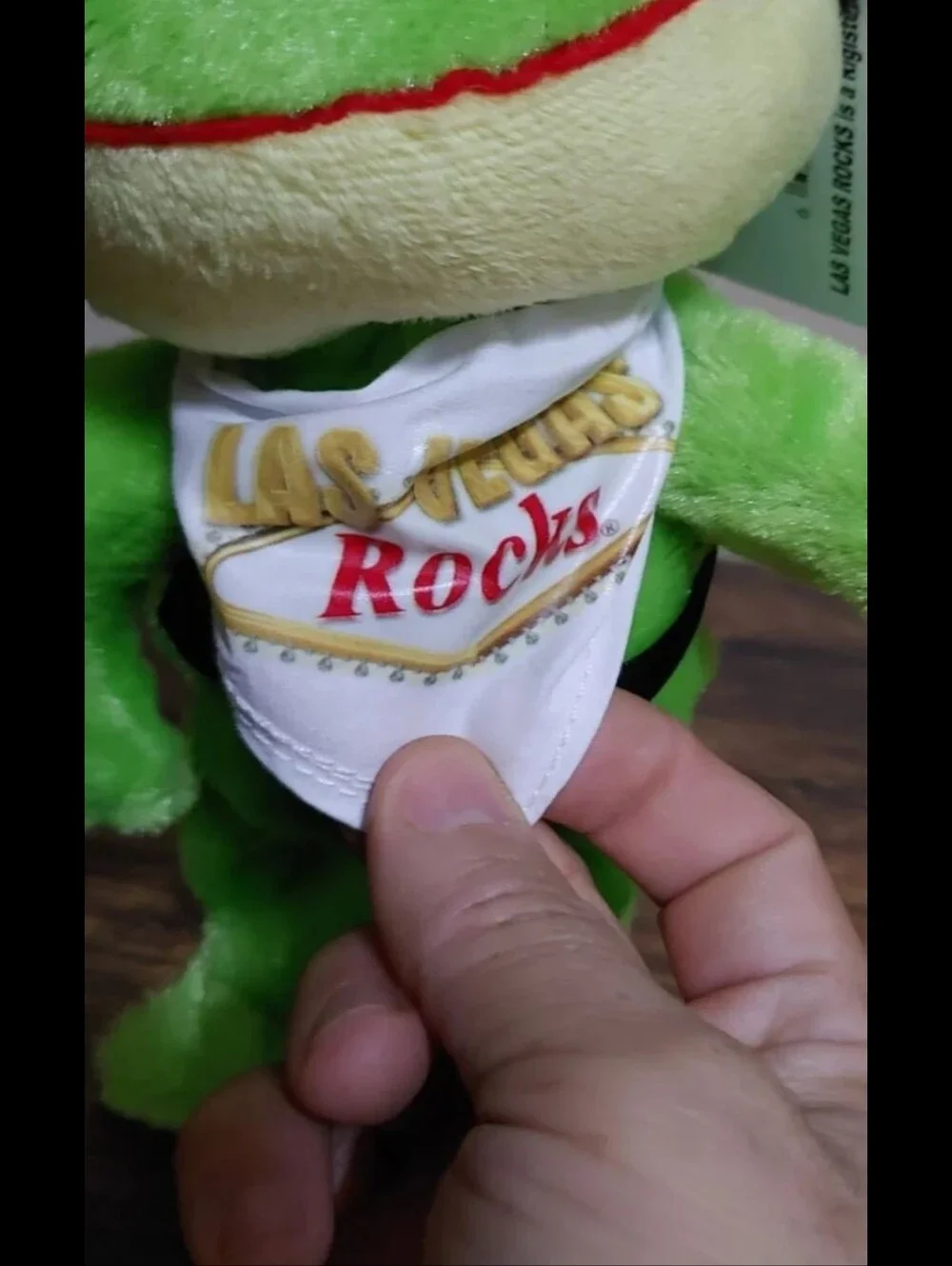 Adorable Las Vegas Rocks Vinnie The Frog Singing Animated Brand New With Tags.